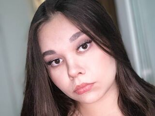 camslut showing tits SashaShow