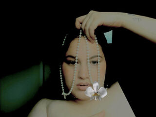 topless webcam girl SeraphineOrchid