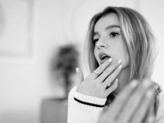 naked girl with cam masturbating StaceeyBrown