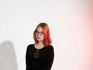 naughty camgirl masturbating with vibrator SuzanGoldstein