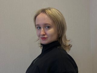 sexy live girl SuzannKernes