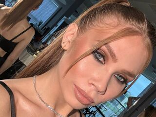 camslut fingering pussy TawnyaCarwell