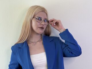naked camgirl fingering pussy TommieMalkani
