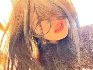 masturbating cam girl ToriTrevino