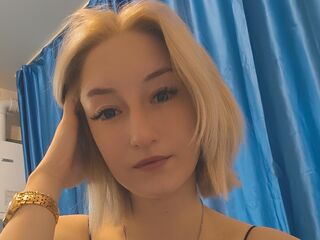 topless webcamgirl VedaLakes