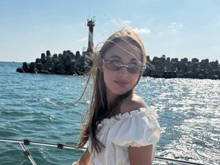 live strip tease show YaekoBrowers