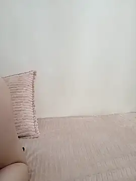 --NaughtyKitten--