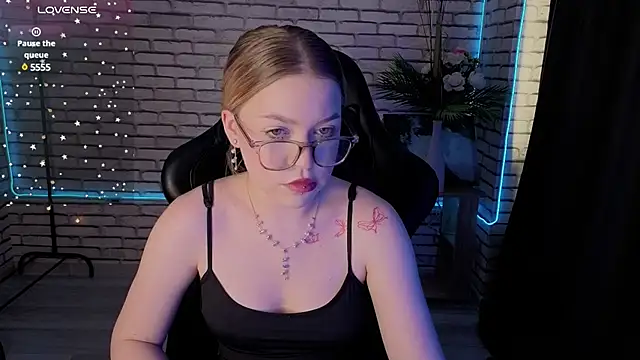 Lexi_Minami